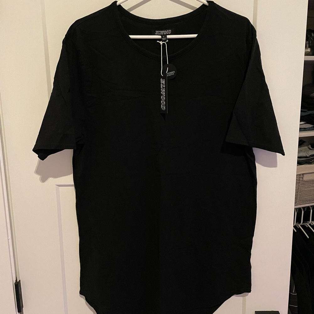 NWT Elwood Clothing (Extended Length, Scallop Cut) T-shirt